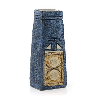 Lot 101 - A Troika pottery coffin vase