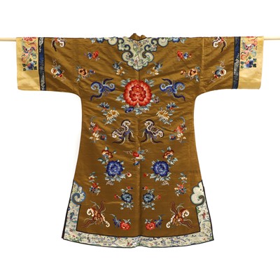Lot 192 - A Chinese embroidered lady's robe