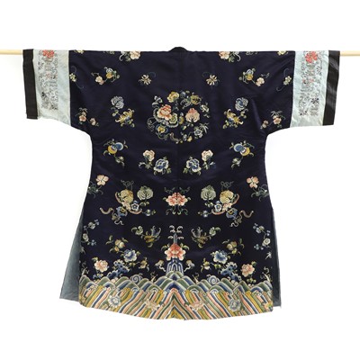 Lot 190 - A Chinese embroidered lady's robe
