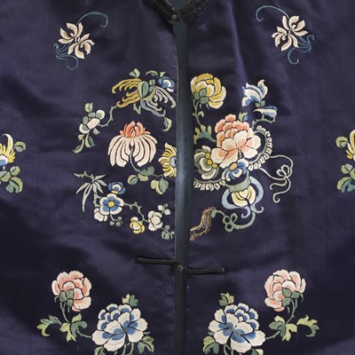 Lot 190 - A Chinese embroidered lady's robe