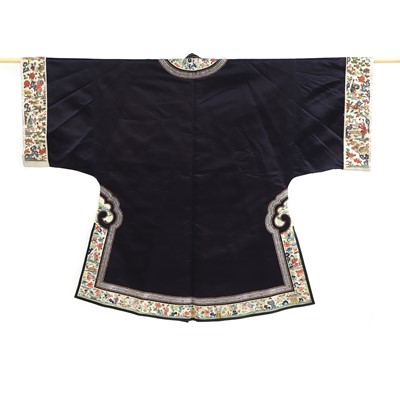 Lot 191 - A Chinese embroidered lady's robe