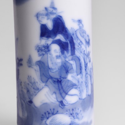 Lot 163 - A Chinese blue and white snuff bottle