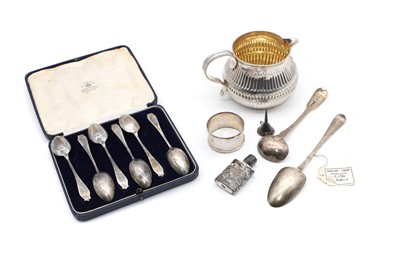 Lot 25 - A collection of silver items