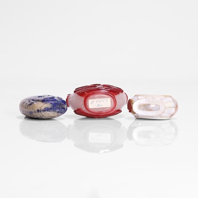 Lot 177 - A collection of three Chinese snuff bottles