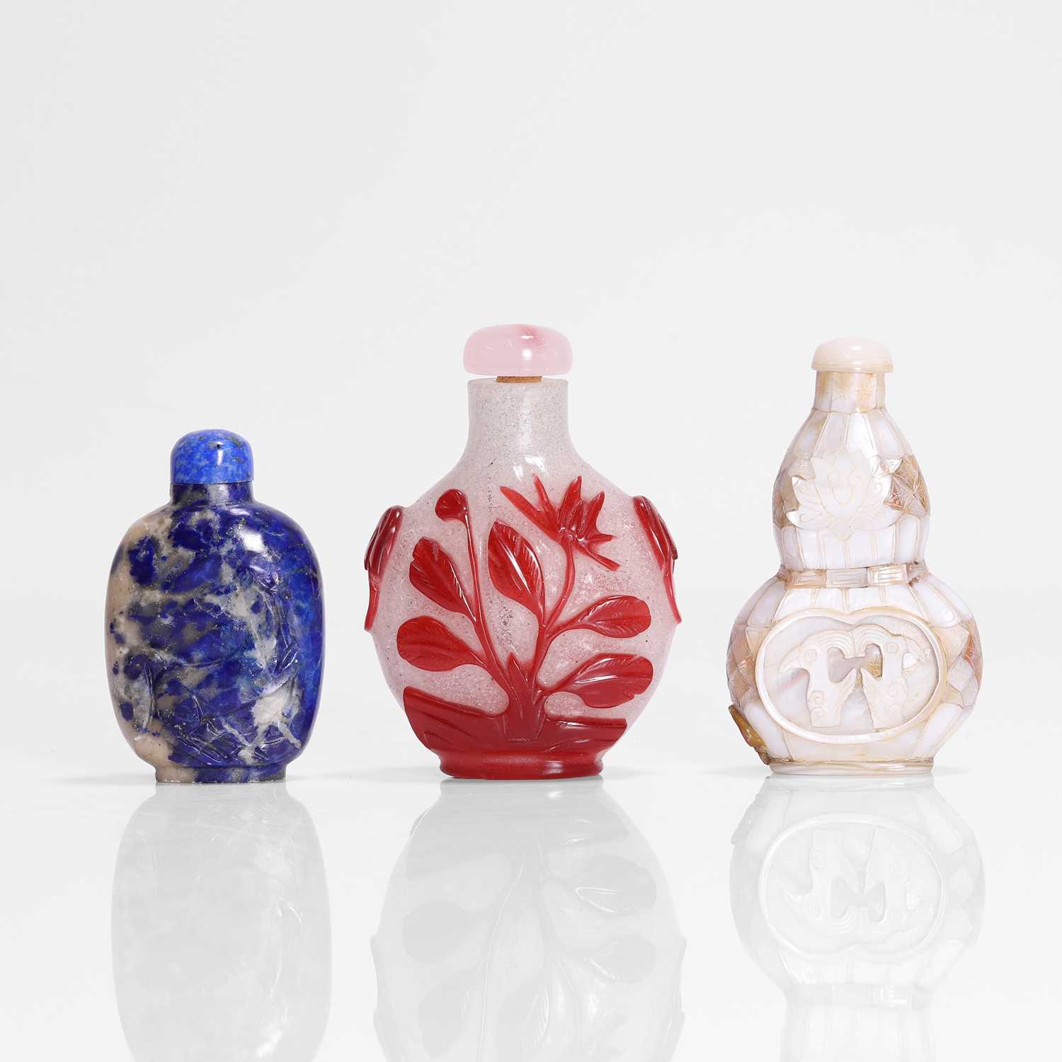 Lot 177 - A collection of three Chinese snuff bottles