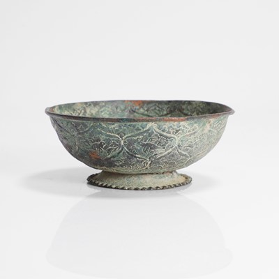 Lot 139 - A Chinese bronze bowl
