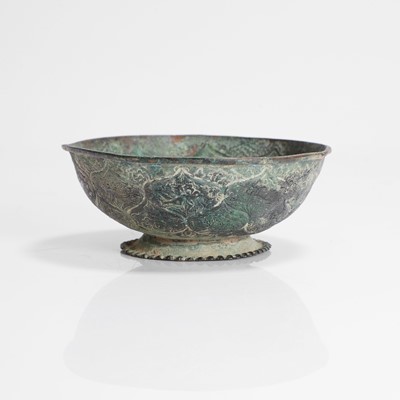 Lot 139 - A Chinese bronze bowl