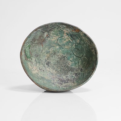 Lot 139 - A Chinese bronze bowl