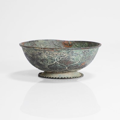 Lot 139 - A Chinese bronze bowl