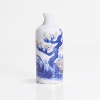 Lot 173 - A Chinese copper-red and underglaze blue snuff bottle