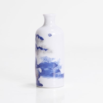Lot 173 - A Chinese copper-red and underglaze blue snuff bottle