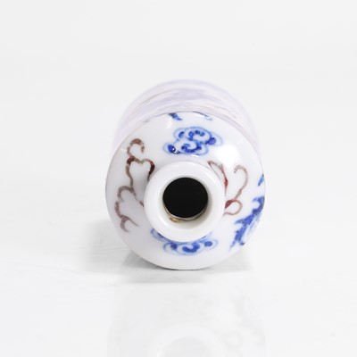 Lot 165 - A Chinese copper-red and underglaze blue snuff bottle