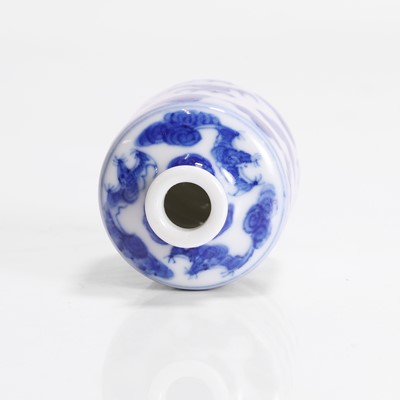 Lot 162 - A Chinese blue and white snuff bottle