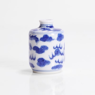 Lot 162 - A Chinese blue and white snuff bottle