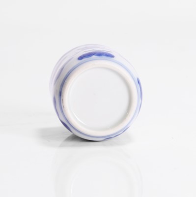 Lot 162 - A Chinese blue and white snuff bottle