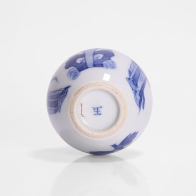 Lot 169 - A Chinese miniature blue and white vase