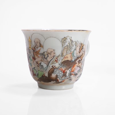 Lot 248 - A Japanese Kutani ware cup