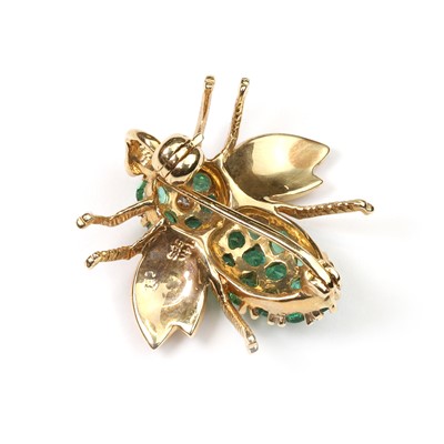 Lot 155 - An emerald and diamond bee brooch/pendant