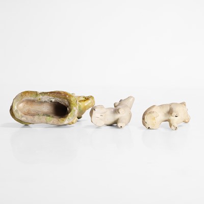 Lot 53 - A Chinese sancai-glazed dog