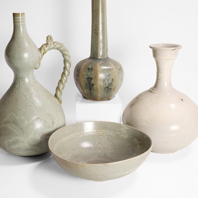 Lot 47 - A collection of Korean ceramics