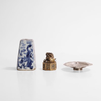 Lot 86 - A Chinese silver-gilt box and cover
