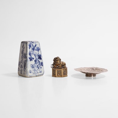 Lot 86 - A Chinese silver-gilt box and cover