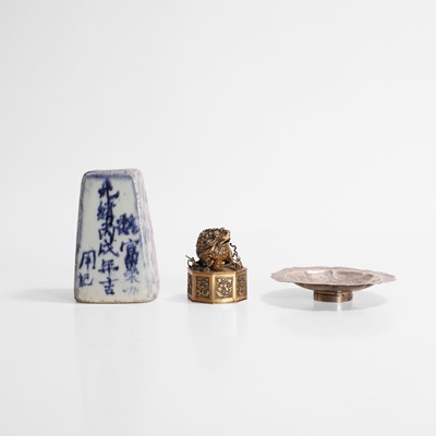Lot 86 - A Chinese silver-gilt box and cover