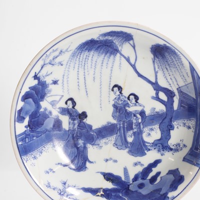 Lot 90 - A Chinese blue and white dish