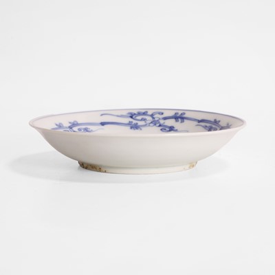 Lot 93 - A Chinese blue and white dish