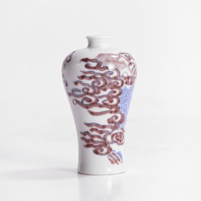 Lot 85 - A Chinese copper-red and underglaze blue snuff bottle