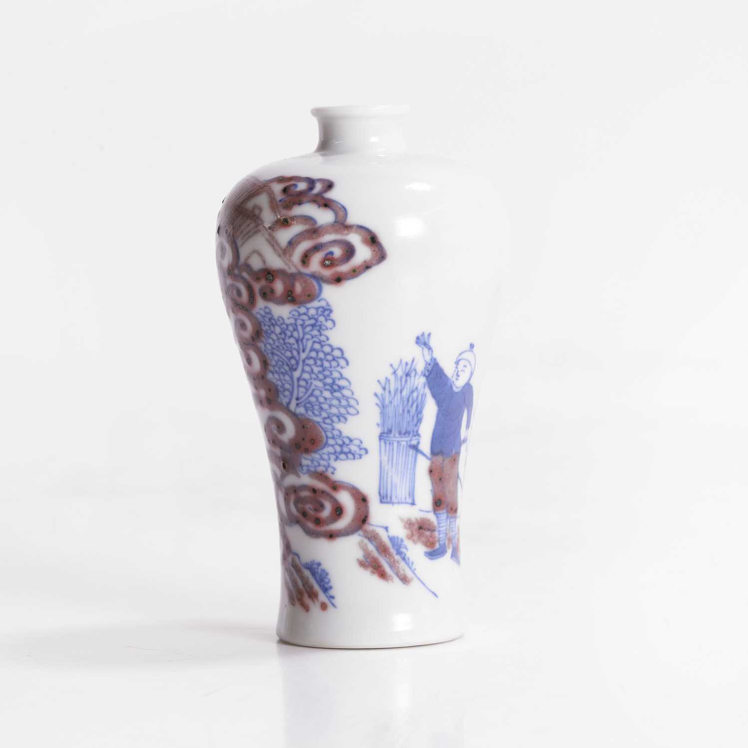Lot 85 - A Chinese copper-red and underglaze blue snuff bottle