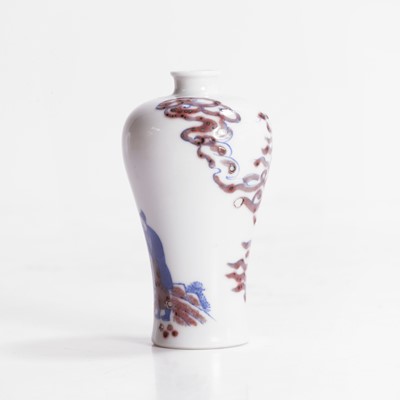 Lot 85 - A Chinese copper-red and underglaze blue snuff bottle
