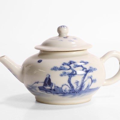 Lot 121 - A Chinese blue and white teapot