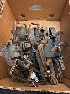 Lot 438 - A large quantity of twenty one gin traps