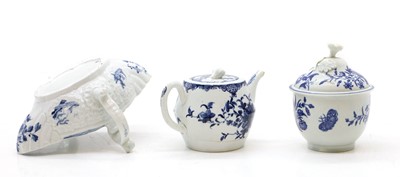 Lot 106 - A group of three Worcester blue and white porcelain items