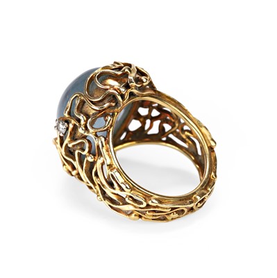 Lot 39 - An 18ct gold aquamarine and diamond ring