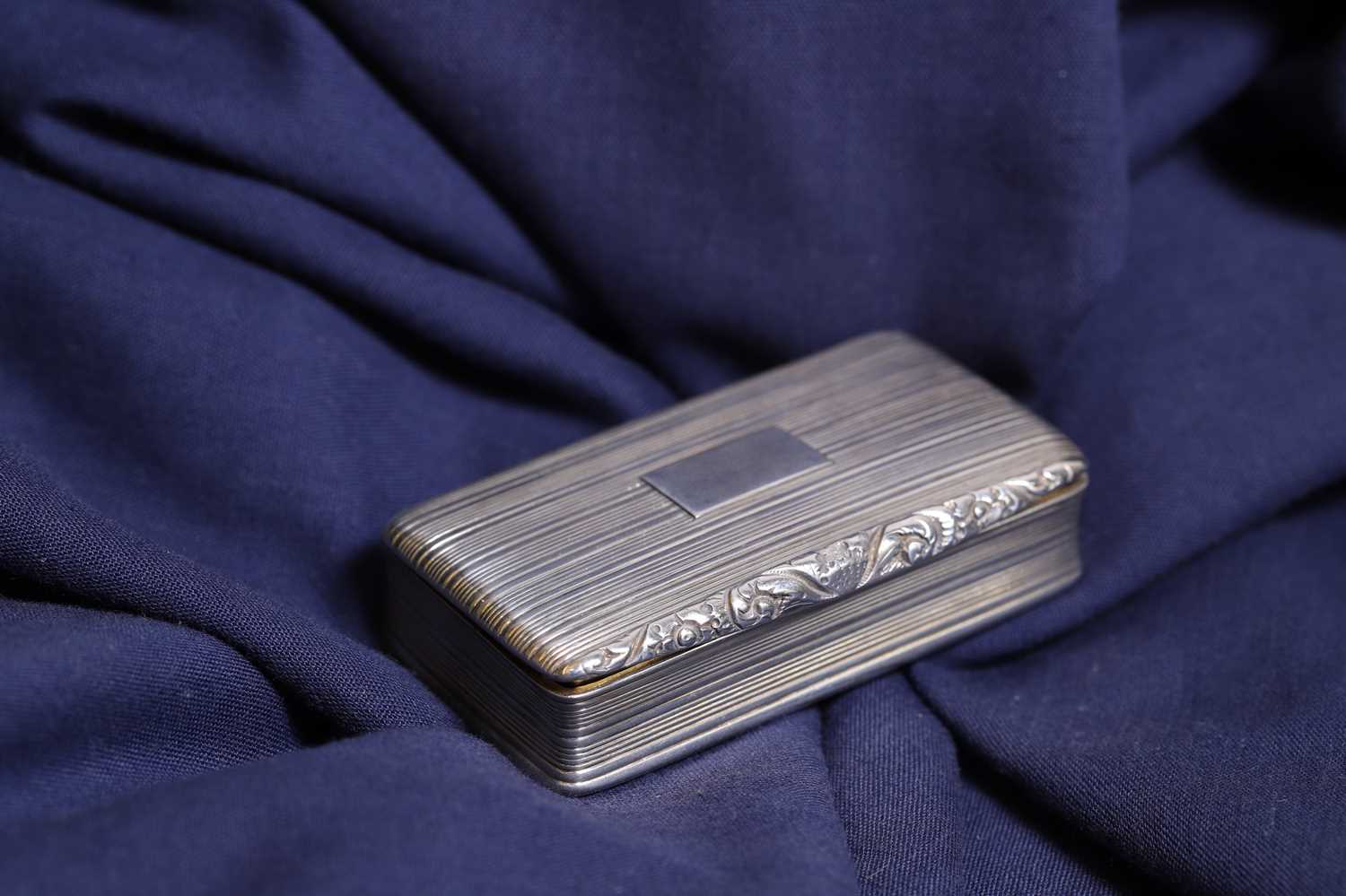Lot 20 - A George IV silver snuff box