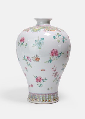 Lot 66 - A Chinese famille rose meiping vase