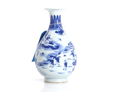 Lot 98 - A Chinese blue and white vase