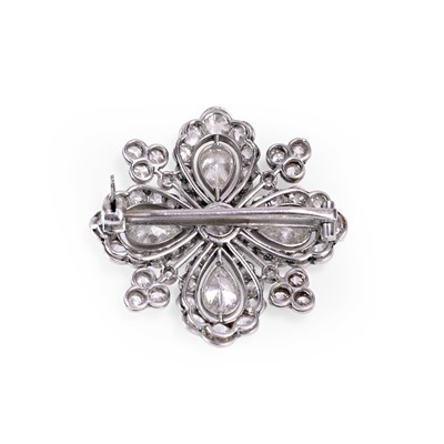 Lot 22 - An early 20th century diamond brooch