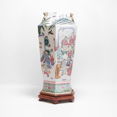 Lot 96 - A Chinese famille rose vase