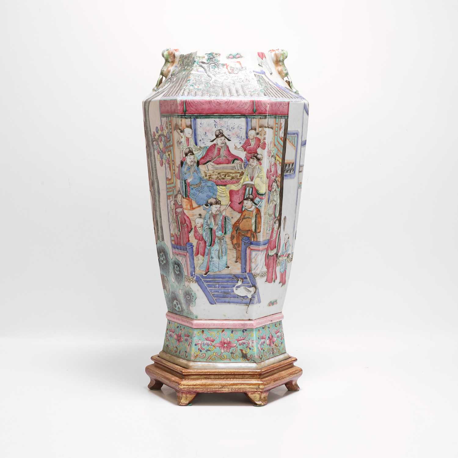 Lot 96 - A Chinese famille rose vase