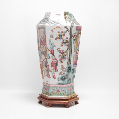 Lot 96 - A Chinese famille rose vase