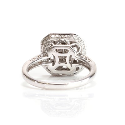 Lot 53 - An 18ct white gold diamond ring