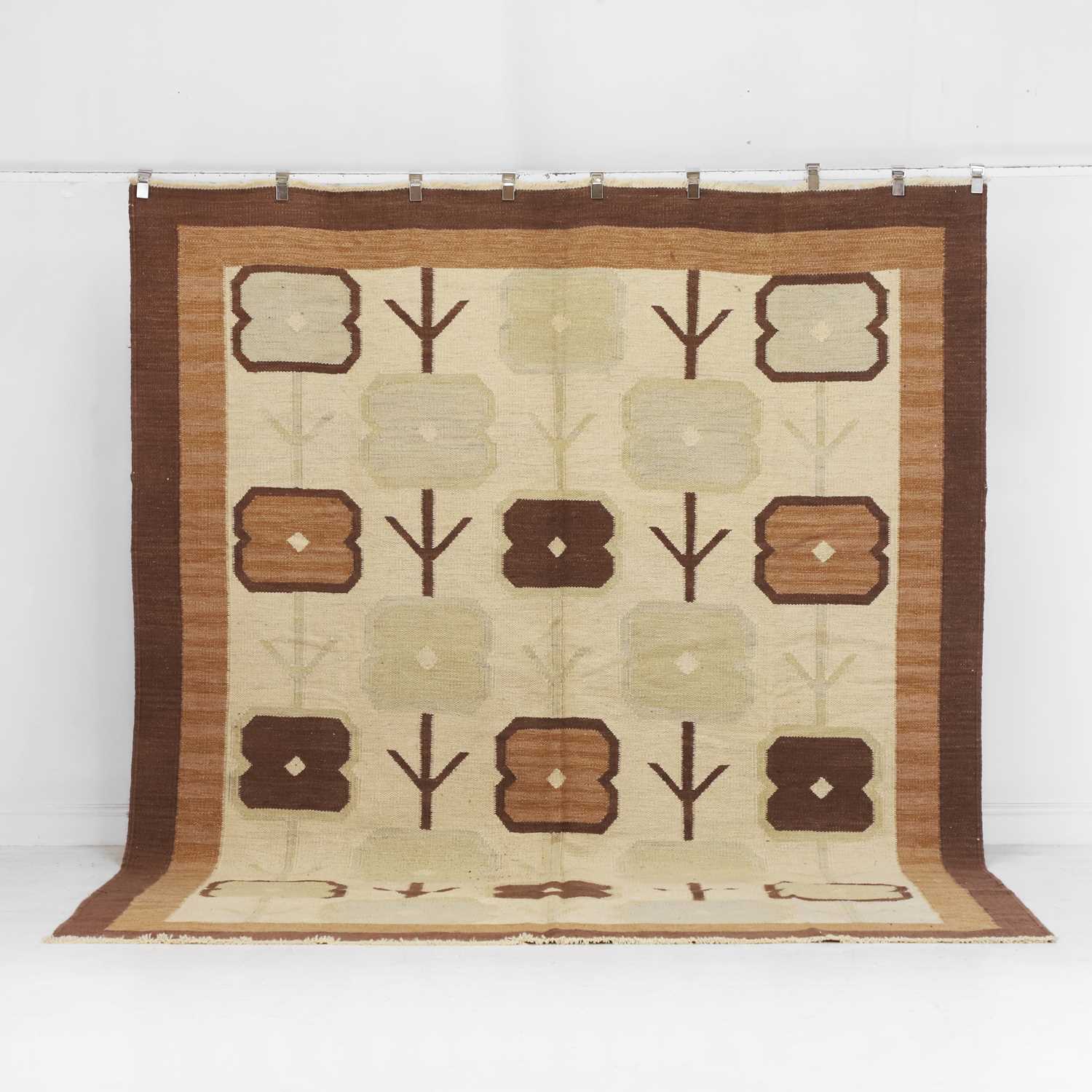 Lot 415 - Scandinavian-inspired
