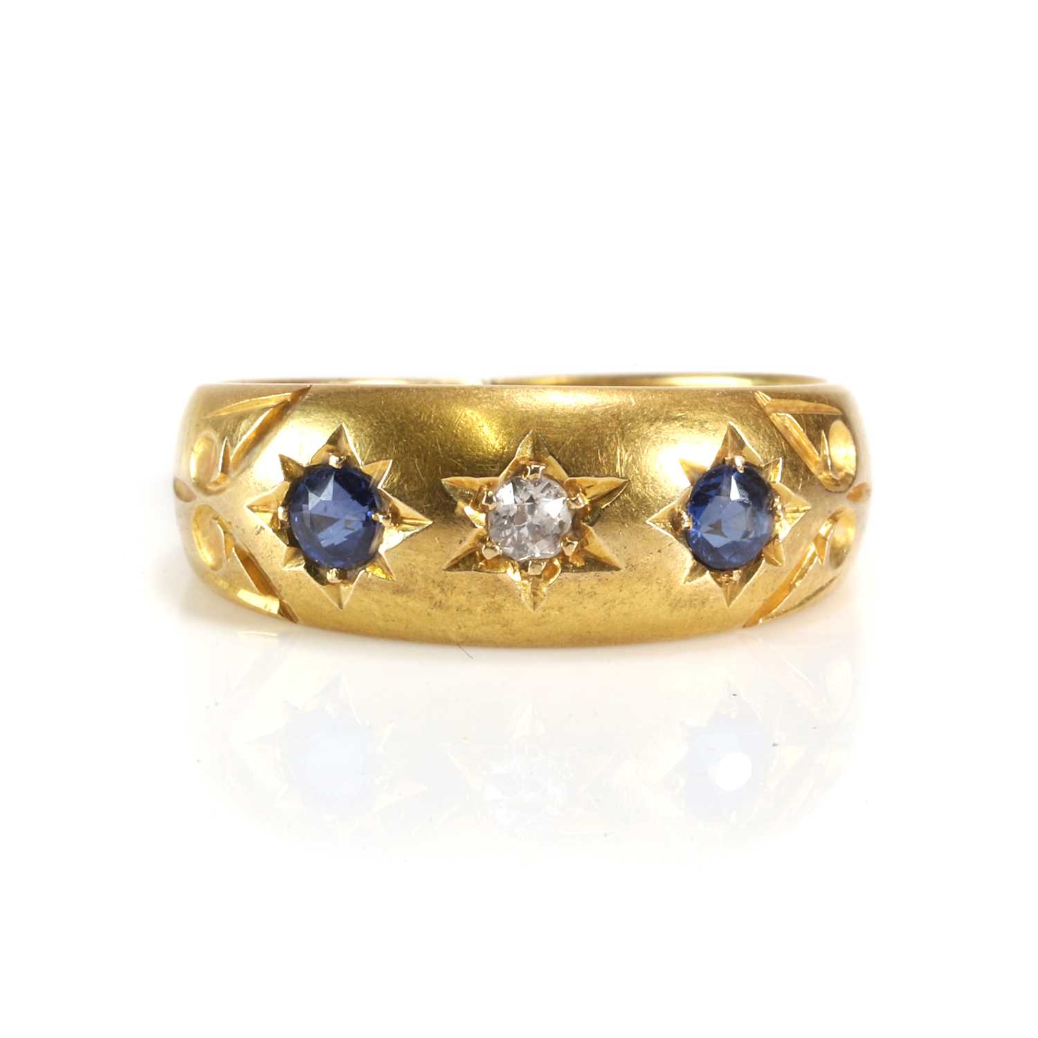 Lot 5 - An Edwardian 18ct gold sapphire and diamond ring