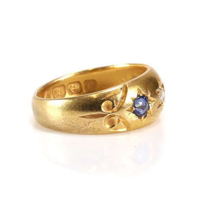 Lot 5 - An Edwardian 18ct gold sapphire and diamond ring