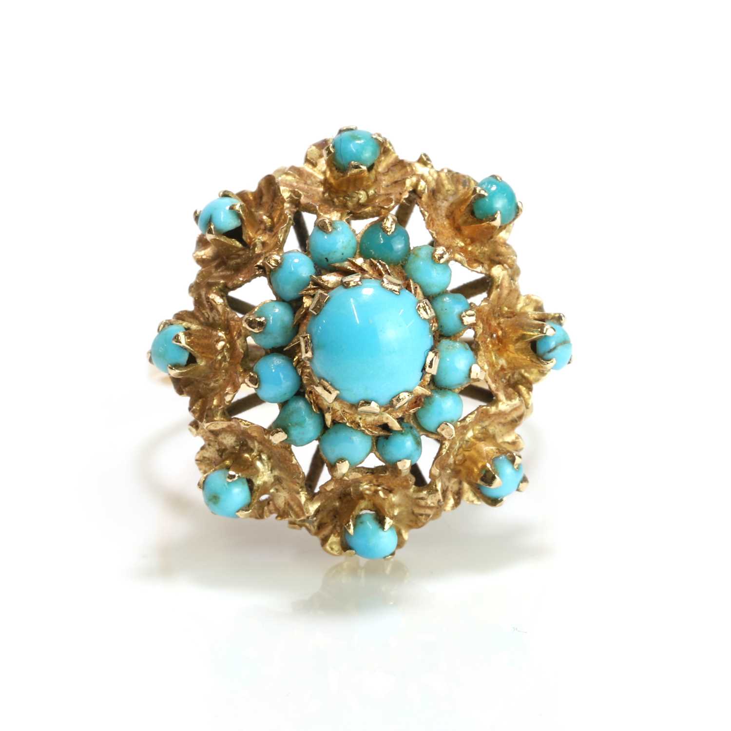 Lot 91 - A turquoise cluster ring