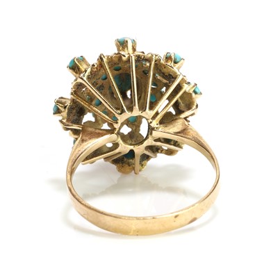 Lot 91 - A turquoise cluster ring
