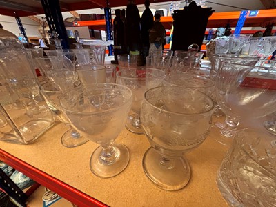 Lot 152 - A collection of glass tableware